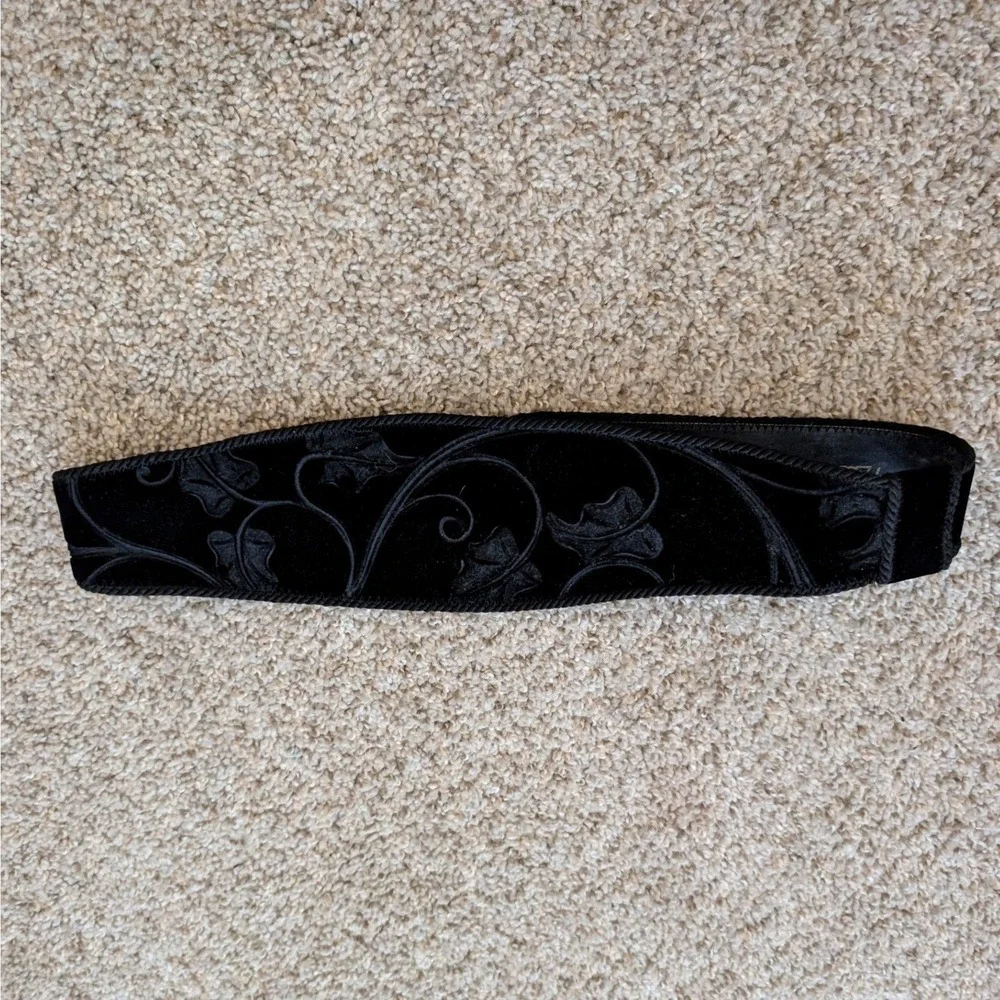 Leather Shop Vintage Black Velvet Floral Ivy Cinch Waist Belt Made in USA Large